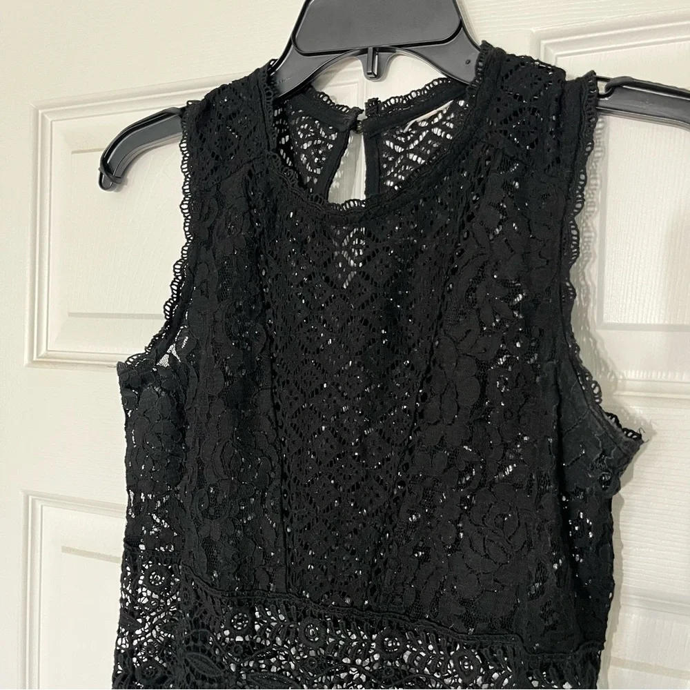 Black Lace Peplum Sleeveless Top - Picture 8 of 8